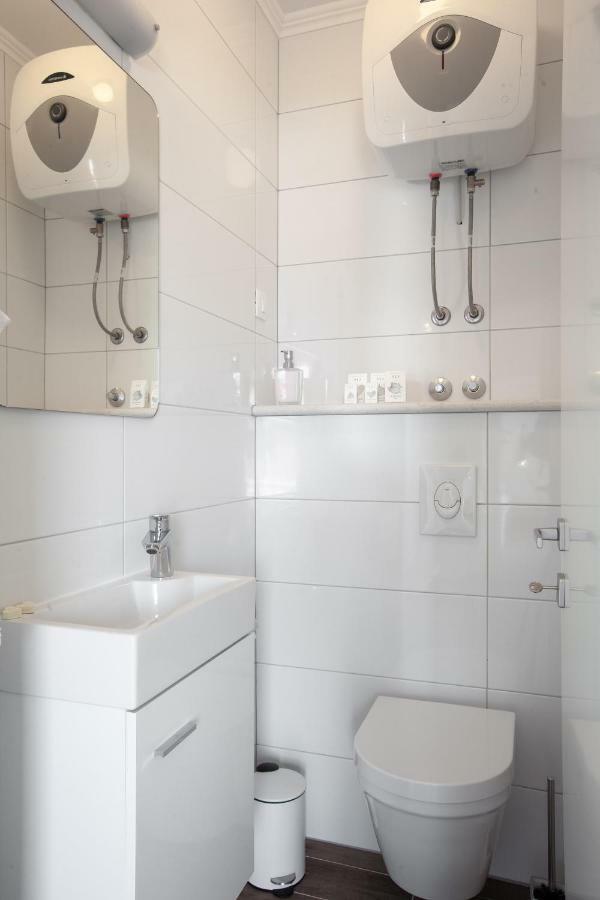 Kvasina Apartments Zadvarje エクステリア 写真