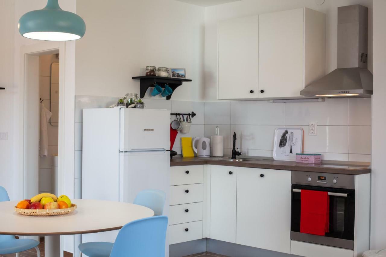 Kvasina Apartments Zadvarje エクステリア 写真