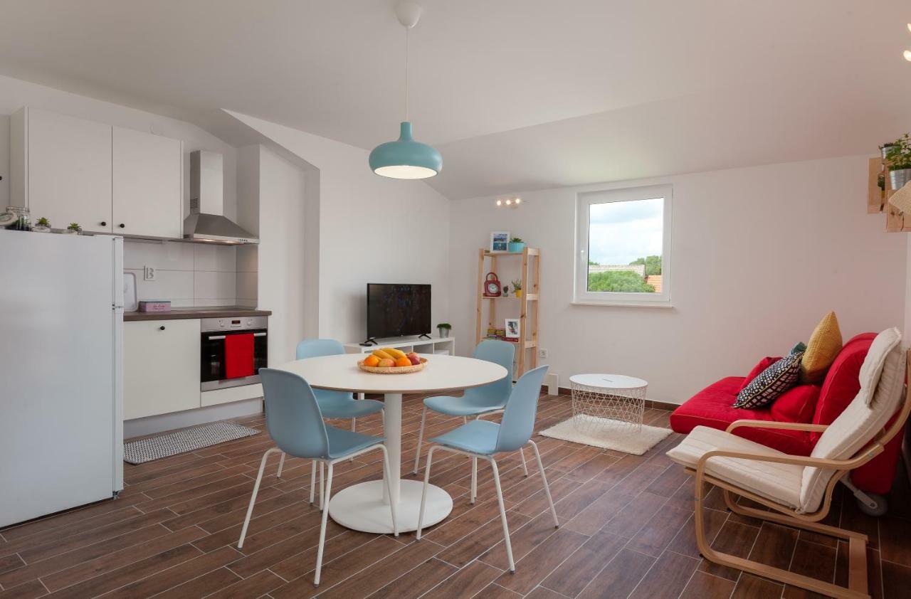 Kvasina Apartments Zadvarje エクステリア 写真