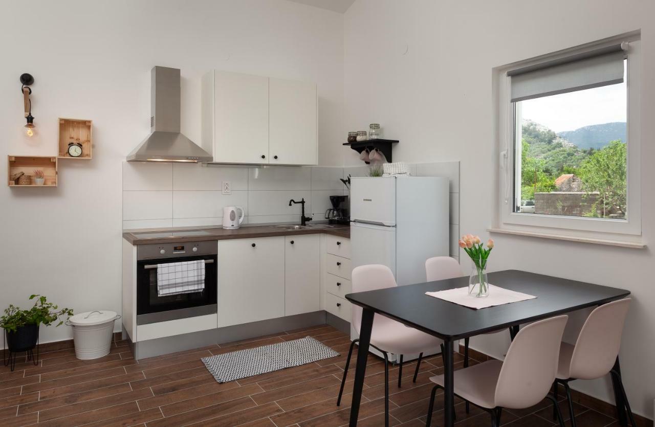 Kvasina Apartments Zadvarje エクステリア 写真