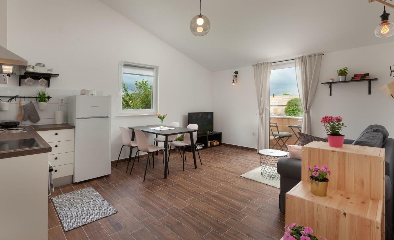 Kvasina Apartments Zadvarje エクステリア 写真