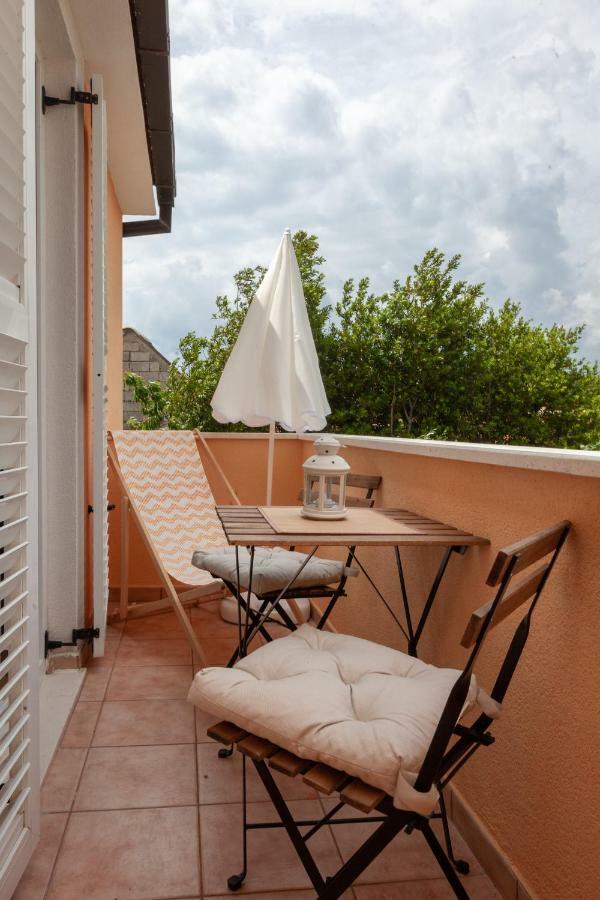 Kvasina Apartments Zadvarje エクステリア 写真