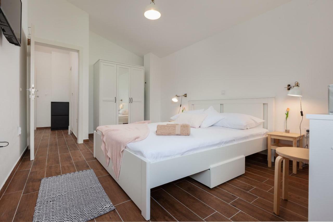 Kvasina Apartments Zadvarje エクステリア 写真